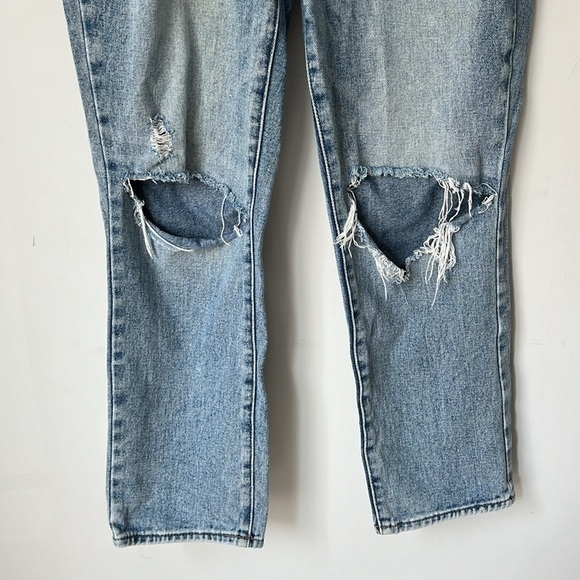 Pacsun Women’s Distressed Light Wash Denim Mom Jeans Size 30‎ ⬛️ - Picture 3 of 7